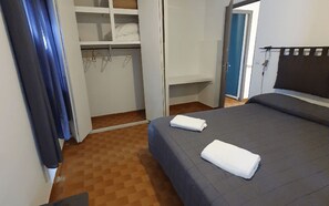 1 bedroom, bed sheets - Welcome to Filippi Furnished Bungalows! (Porto-Vecchio)