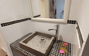 Shower, towels - Welcome to Filippi Furnished Bungalows! (Porto-Vecchio)