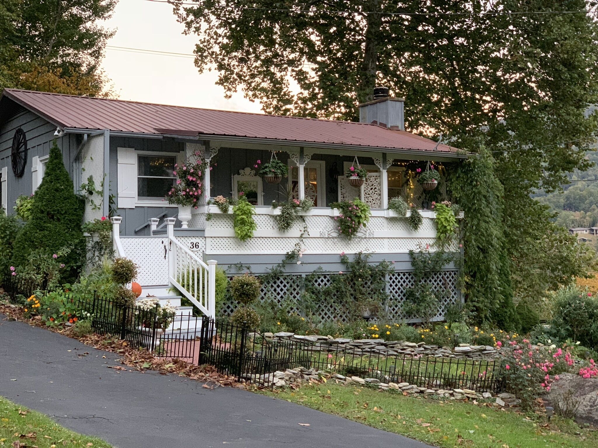 NOT ACCEPTING BOOKINGS, see new listing - Brookside Cottage