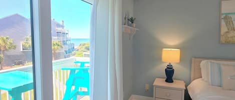 2 slaapkamers, een strijkplank/strijkijzer, reisbedje, wifi