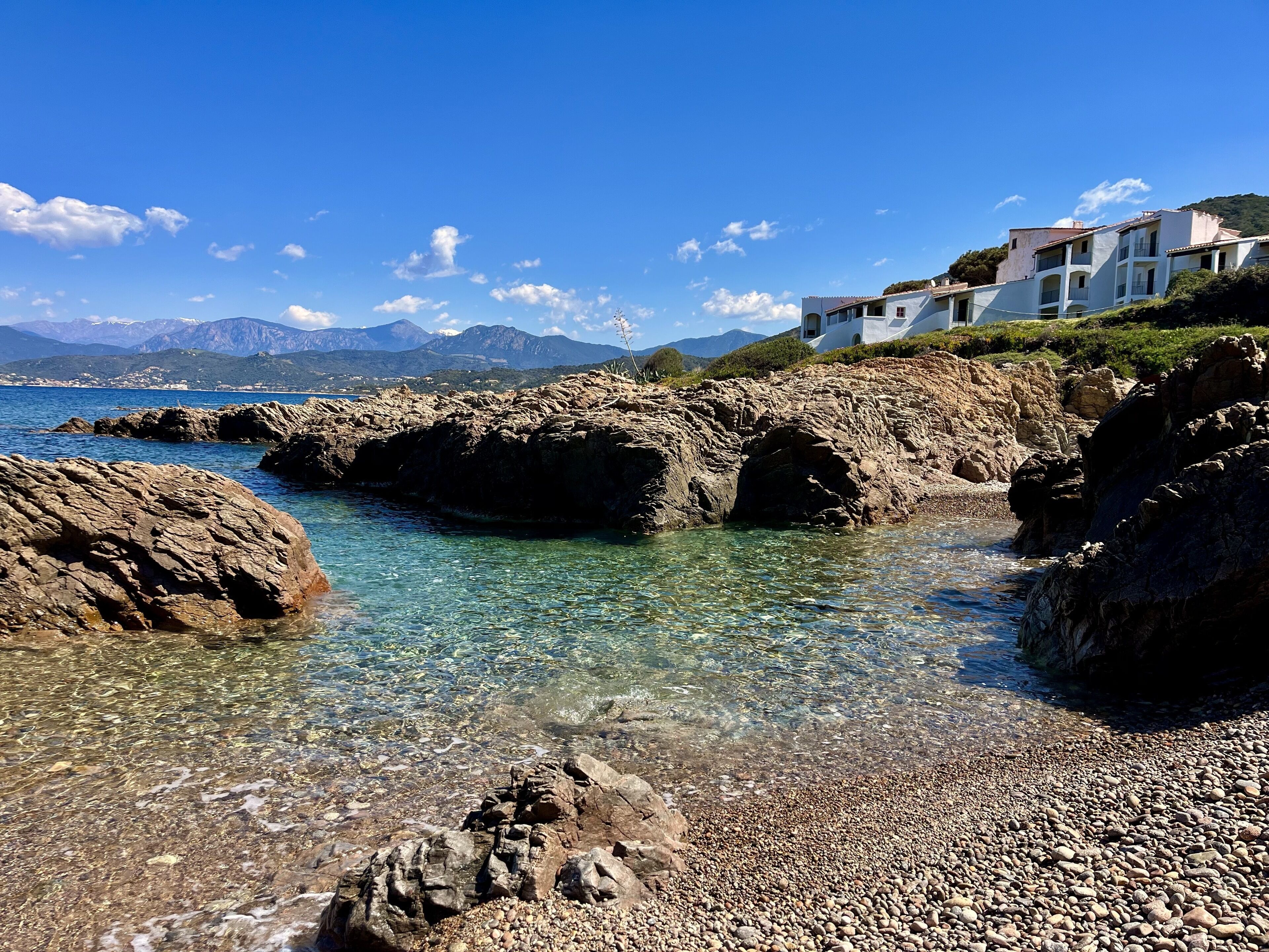 Plage, chaises longues