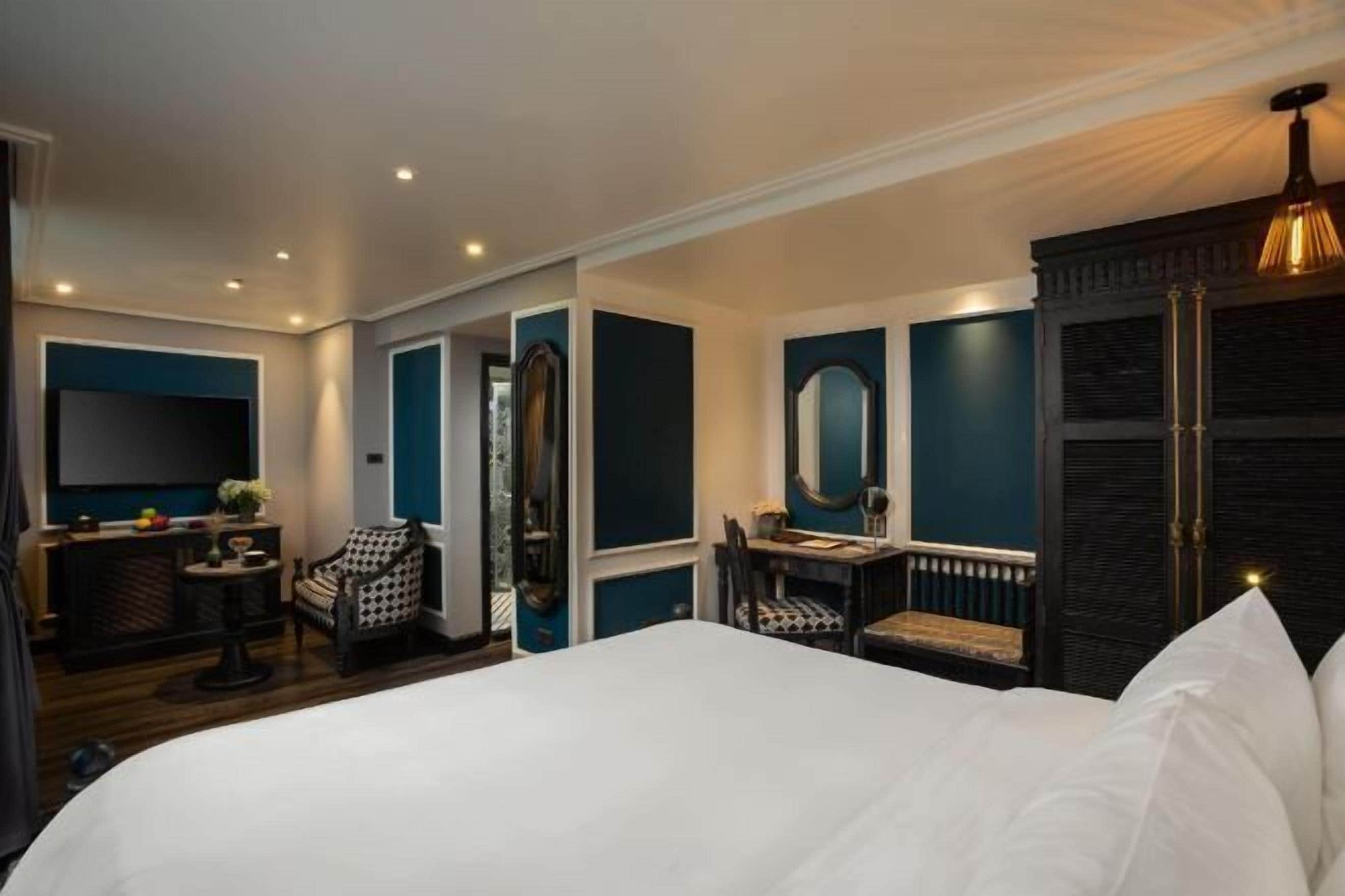 Minibar, in-room safe, desk, blackout drapes