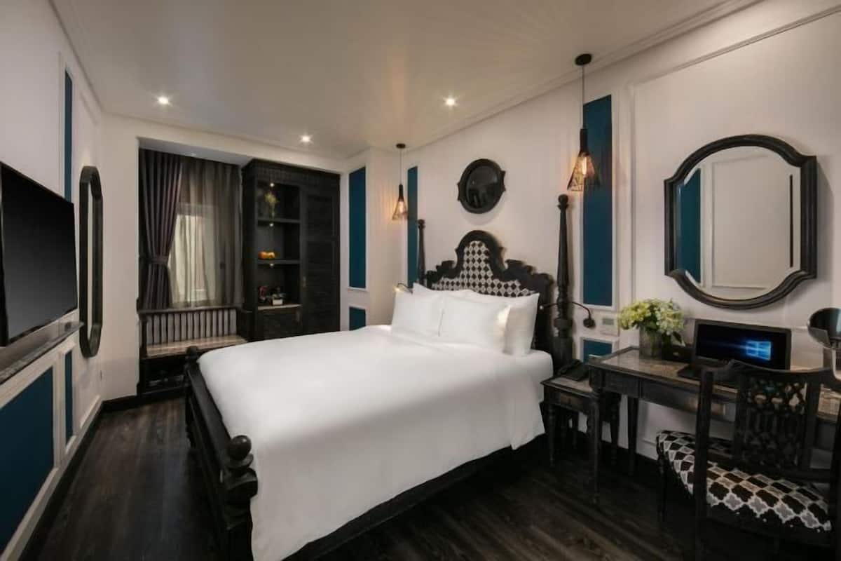 Minibar, in-room safe, desk, blackout curtains