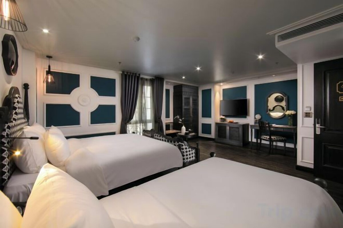 Minibar, in-room safe, desk, blackout drapes