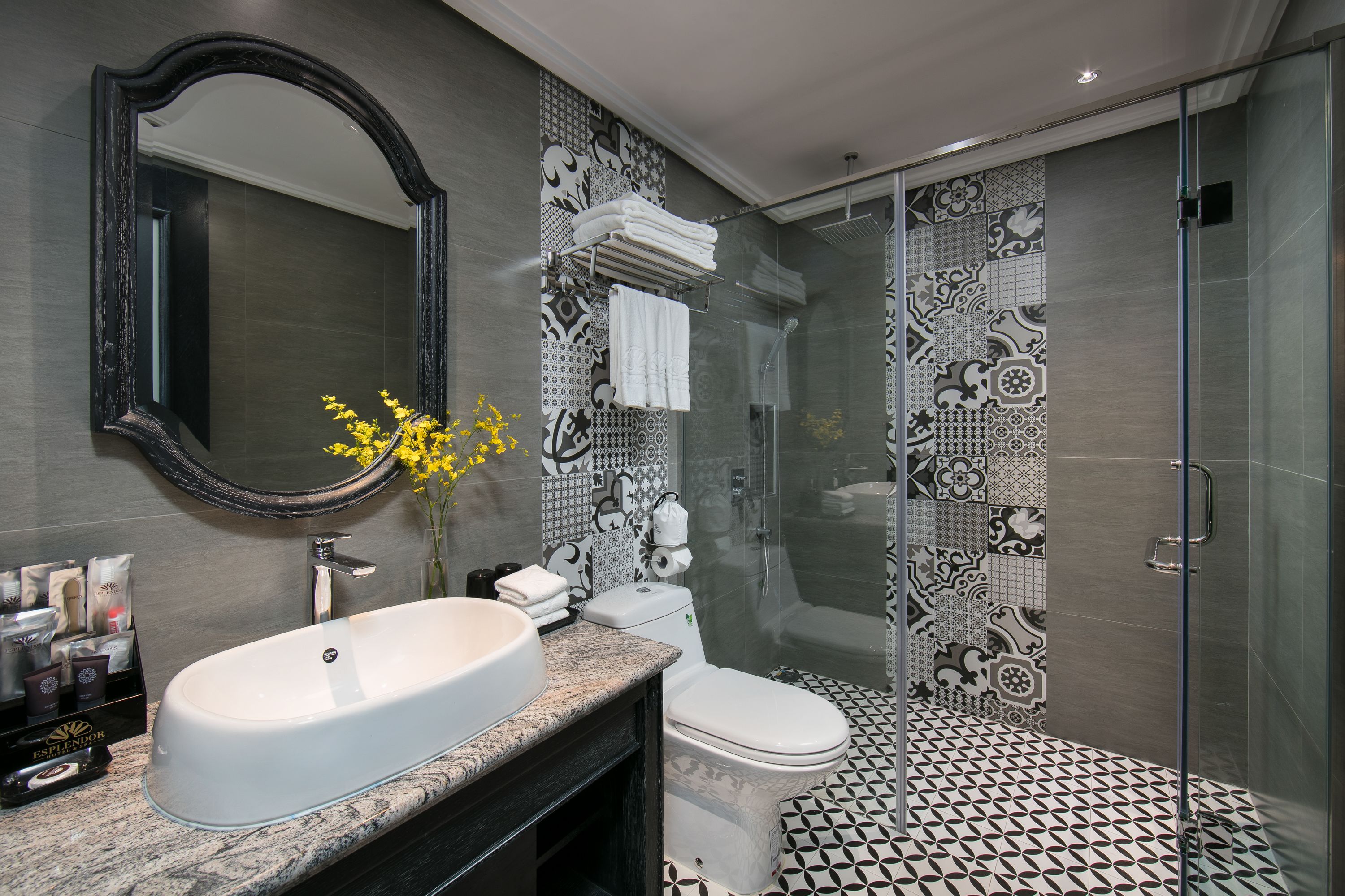 esplendor family room with window | bathroom | shower, free toiletries, hair dryer, bathrobes