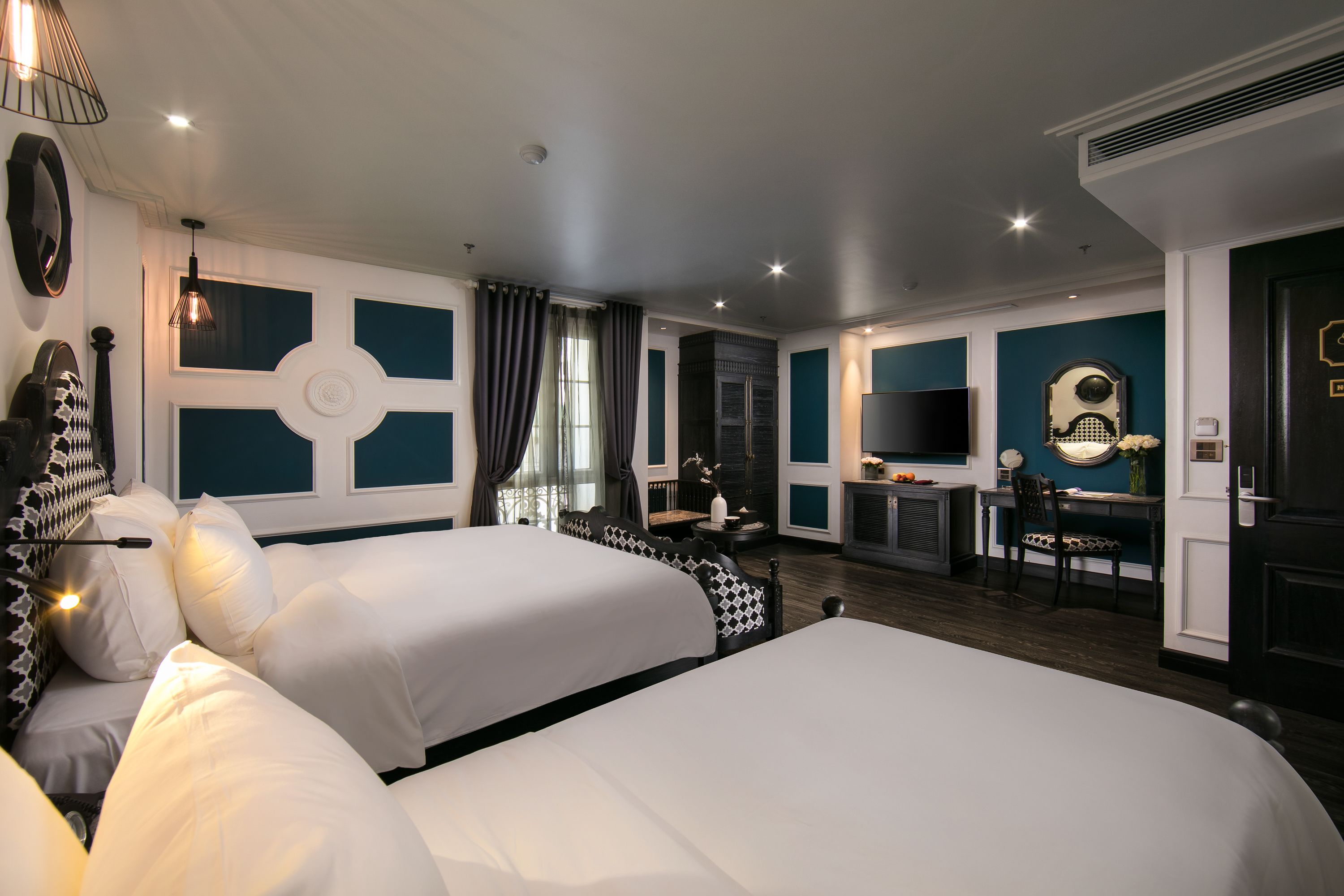 esplendor family room with window | 1 bedroom, minibar, in-room safe, desk