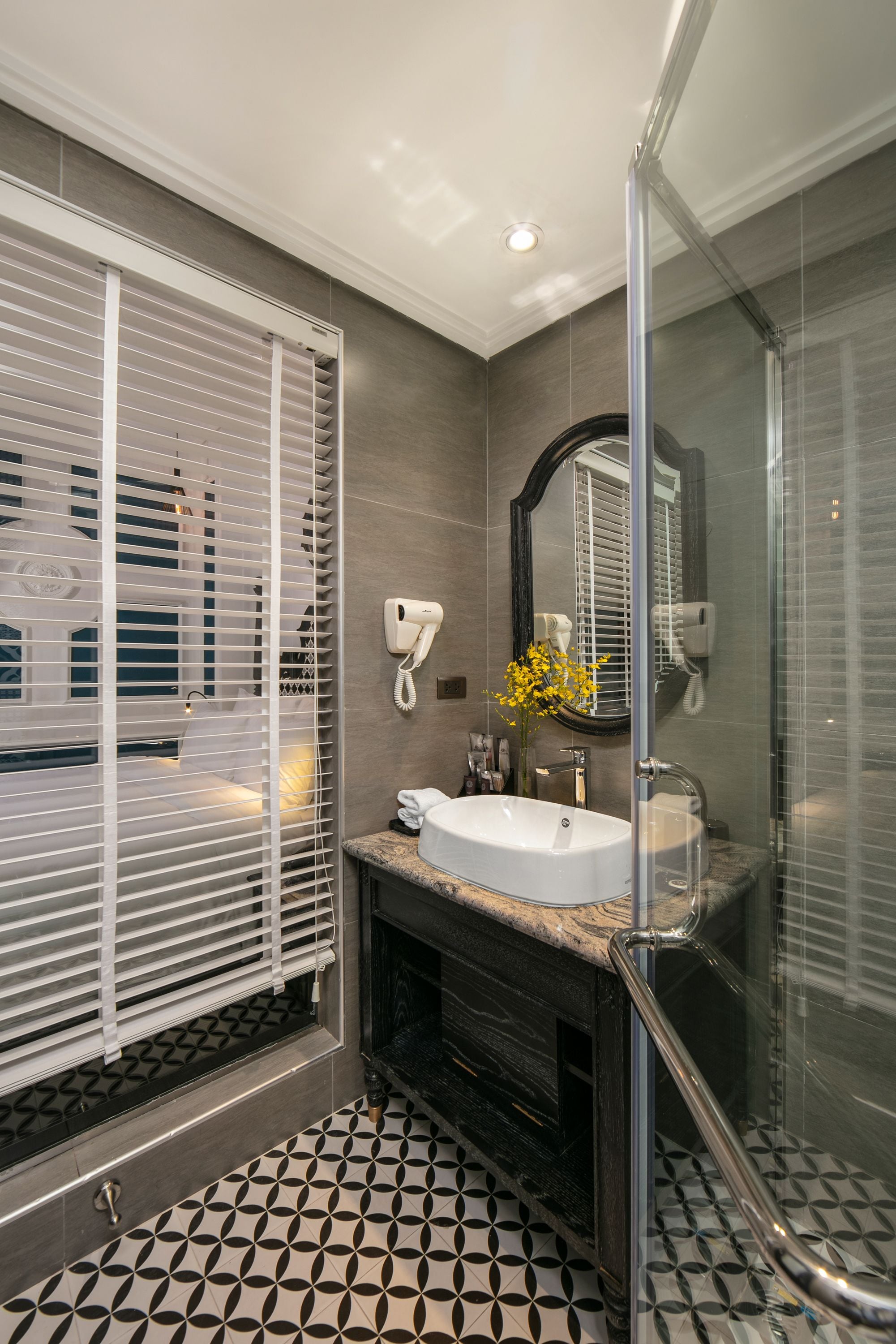 1 bedroom, minibar, in-room safe, desk