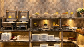 Desayuno buffet (VND 235000 por persona)