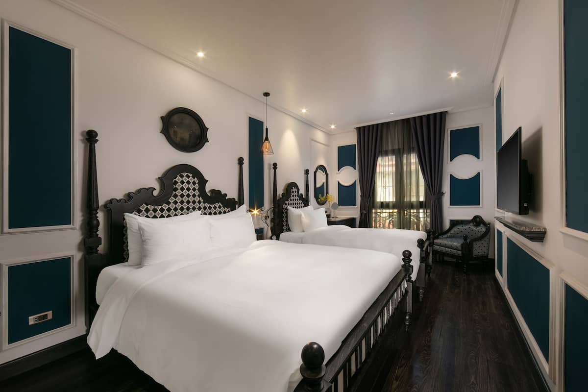 Executive Triple Room, 1 Bedroom, City View | 1 bedroom, minibar, in-room safe, desk