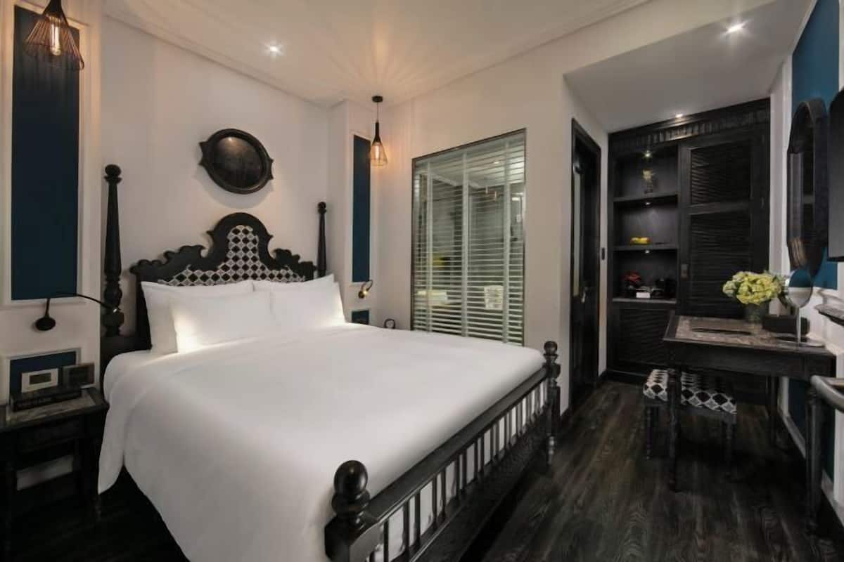 Minibar, in-room safe, desk, blackout curtains