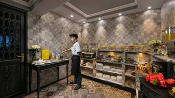 Daily buffet breakfast (VND 235000 per person)