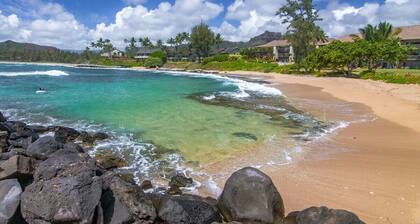 Remodeled Beachfront Condo - Lae Nani 211 - AC in Living Room & Bedroom