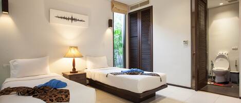 2-Bedroom Comfort Apartment | 2 bedrooms, in-room safe, desk, blackout drapes