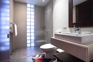 2-Bedroom Comfort Apartment | Bathroom