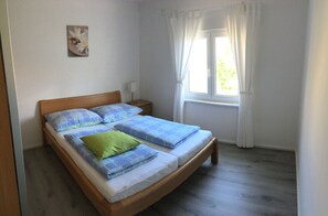 2 bedrooms, in-room safe, WiFi, bed sheets