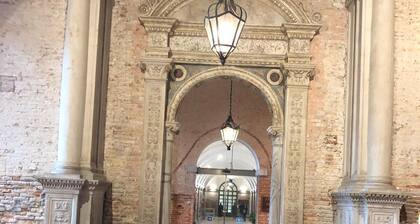 LUXURIOUS SUITE IN THE HEART OF VENICE
