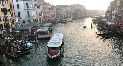 SUITE LUXUEUSE AU COEUR DE VENISE