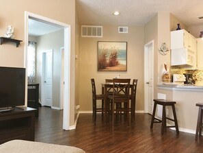 Interior - 1st Floor 1 BDR-1 Bath/Just steps to the Beach! (Corpus Christi)