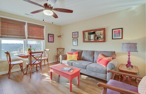 Smart TV, books - Great views of Clark Sound and Morris Island Lighthouse, spectacular sunrises!  (Charleston)