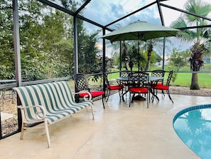 Outdoor dining - Salt Water Pool, Convenient to Disney, Universal, Golf, Restaurants, Shopping (Davenport)