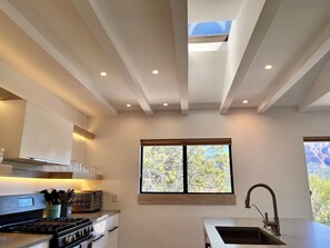 Refrigerador, microondas, horno, placa de cocina