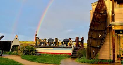 Historiallinen huone, romanttisella kylpyammeella merinäköalalla