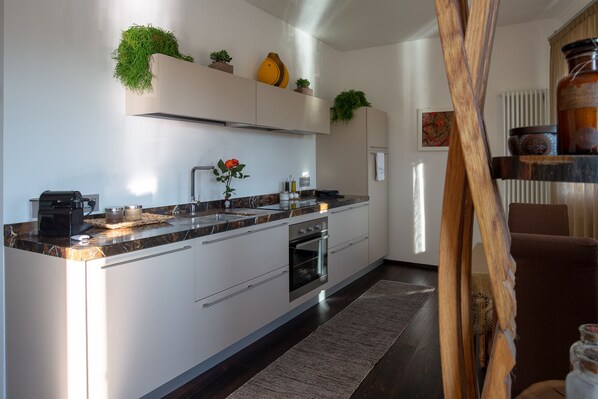 Refrigerador, horno, parrilla de estufa y lavavajillas 