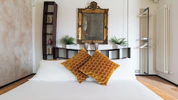 1 habitación, tabla de planchar con plancha, wifi gratis y ropa de cama