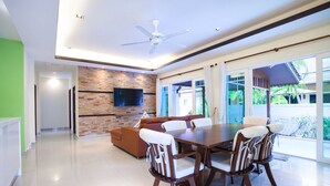 3 Bedrooms Villa with Private Pool | Living area - Golden Ville Pool Villa (Kathu)