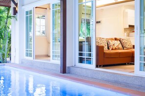 3 Bedrooms Villa with Private Pool | Aire de séjour | Téléviseur à écran plat