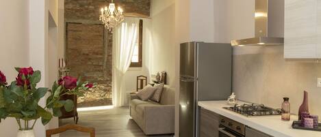 Réfrigérateur, micro-ondes, four, plaque de cuisson