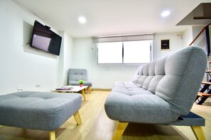 Télévision, livres, chaîne hi-fi