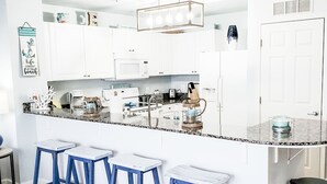 Kaffetrakter/tekoker, kjøleskap, mikrobølgeovn og ovn