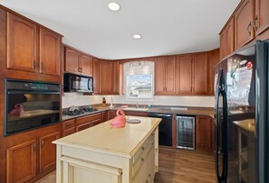 冰箱、微波炉、烤箱、炉灶