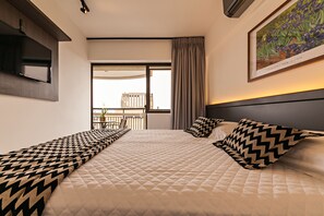 1 bedroom, desk, soundproofing, iron/ironing board - The Capital Itaim by YOUimv (Itaim Bibi)