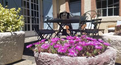 Maison de charme et petit paradis de verdure
