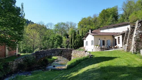 Charming house and small paradise of greenery