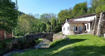 Maison de charme et petit paradis de verdure