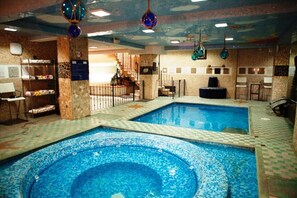 An indoor swimming pool with mosaic tile flooring and a central hot tub. - Azul Turquesa Boutique Hotel (Cuernavaca)