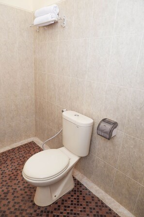 Standard-Zweibettzimmer, 2 Einzelbetten | Badezimmer