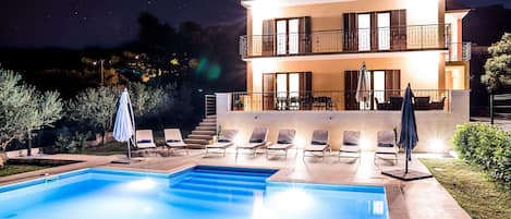 Piscine extérieure, piscine chauffée