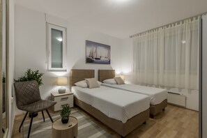 6 bedrooms, in-room safe, desk, iron/ironing board