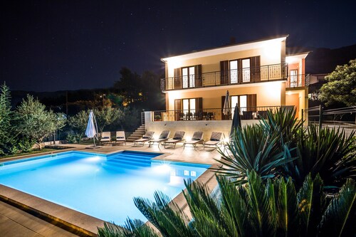 Villa Dalmatica SAVE 20 percent on Split-villas com