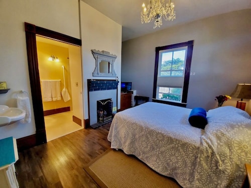 Main Floor - Historic House - Double Shower - Fireplace