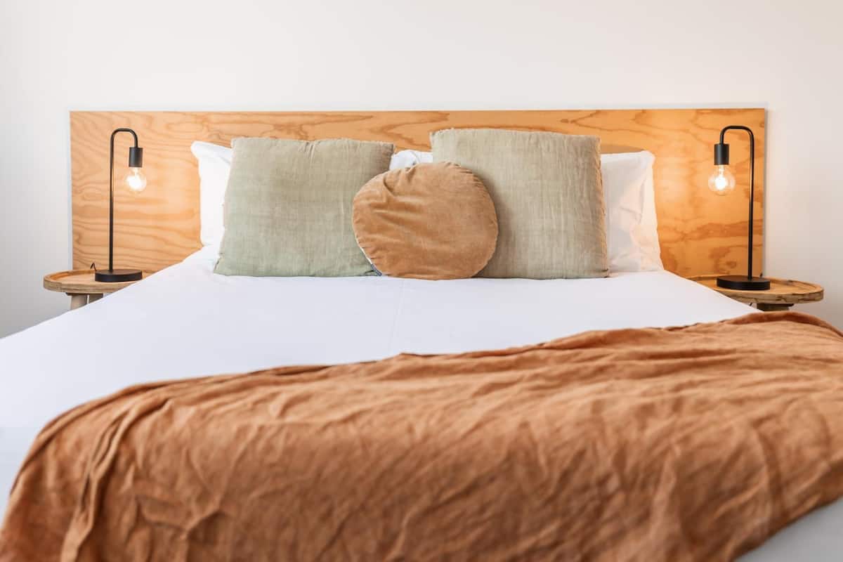 Ropa de cama de alta calidad y minibar 