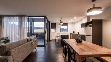 ์ํํธ, ์นจ๋(์ฌ๋ฌ ๊ฐ) | ๊ฑฐ์ค ๊ณต๊ฐ | ๋์งํธ ์ฑ๋ ์์ฒญ์ด ๊ฐ๋ฅํ 43์ธ์น ํ๋ฉด TV, TV, ๋ทํ๋ฆญ์ค