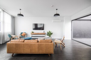 公寓, 多张床, 城市景观 | 起居区 | 43-英寸纯平电视（配备数码频道）、电视、Netflix