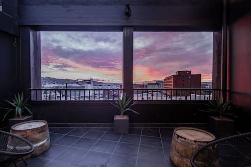 Game Changer - Premium City View | Terrace/patio