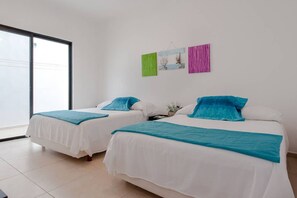 2 bedrooms, iron/ironing board, WiFi