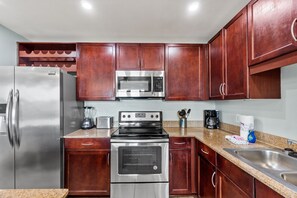 Fridge, microwave, oven, stovetop - 328 -Beautiful large condo - Parking  & condo on the same (Panama City Beach)